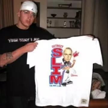 The t-shirt of Eminem's "Detroit Slim" on the account Instagram @Salouel_gang