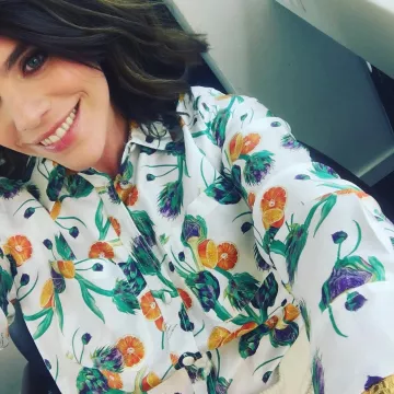 La chemise imprimée de Julia Molkhou sur son compte Instagram @juliamolkhou