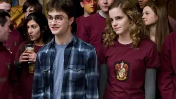 La camiseta gryffindor de Hermione Granger (Emma Watson) en Harry Potter y el misterio del príncipe