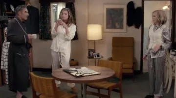 UGG Chaussons Bottes portées par Alexis Rose (Annie Murphy) dans Schitt s Creek S05E03