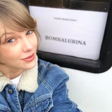 Jean jacket by Taylor Swift on the account instagram @taylorswift