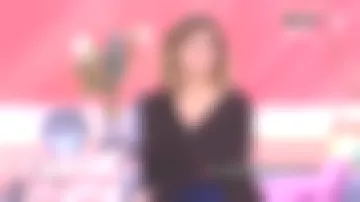 Le pull brillant Les petites de Faustine Bollaert dans Ça commence aujourd'hui le 23.01.2019