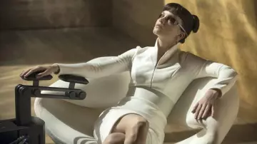 Le fauteuil blanc Pierre Paulin de Luv (Sylvia Hoeks) dans Blade Runner 2049
