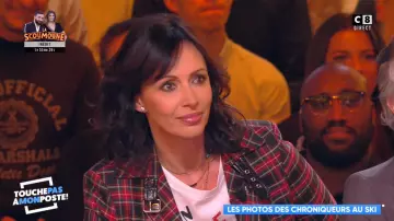 El detalle corto de cremallera de la chaqueta a cuadros de Géraldine Maillet en Touche pas à mon poste del 22/01/2019