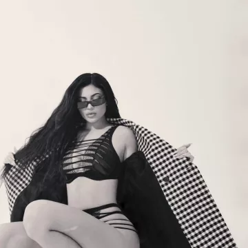 Las bragas negras de Kylie Jenner en la cuenta de Instagram de @kyliejenner
