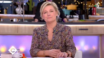 La blouse imprimée de Anne-Élisabeth Lemoine dans C à vous du 23/01/2019