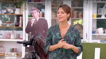 Le top vert imprimé de Julia Vignali dans Le meilleur pâtissier - Spéciale célébrités