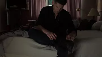 Les boots noires Bates portées par Frank Castle (Jon Bernthal) dans Marvel's The Punisher S02E01