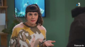 El suéter cherry en Plus belle la vie S15E3693