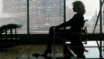 Le fauteuil marcel Breuer où est assise Elizabeth McGraw (Kim Basinger) dans 9 Semaines ½