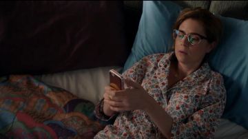 Sleepy Jones Liberty Edenham Floral Marina Pajama Camisa usada por Lena (Jenna Fischer) en Splitting Up Together (S01E01)