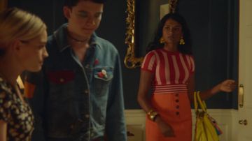 The skirt orange Topshop Olivia (Simone Ashley) in Sex Education S01E05