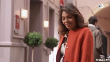 The wool coat coral Carole Leconte in the Most beautiful life S15E3717
