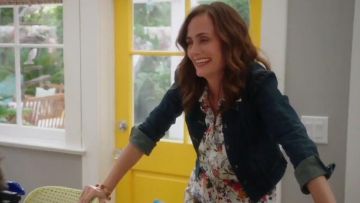 Tory Burch Gabriella Floral-Print Coverup Romper, Patrón Blanco usado por Maya (Diane Farr) en Splitting Up Together (S01E03)