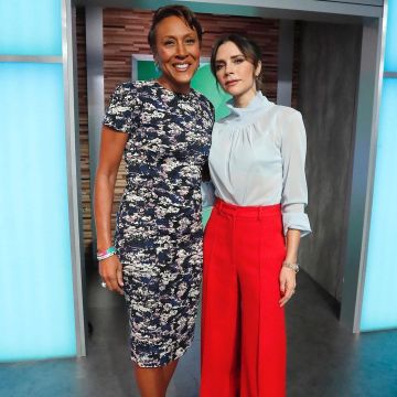 The blouse turtleneck by Victoria Beckham on her account Instagram @victoriabeckham