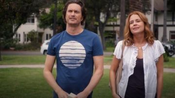 Rebecca Taylor top de volantes de ojal blanco usado por Lena (Jenna Fischer) en Splitting Up Together (S01E08)