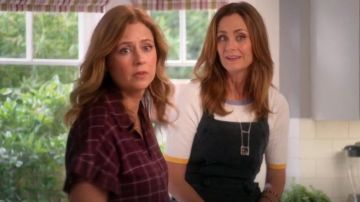 Ulla Johnson Suvi Mono de mezclilla bordado por puntos usado por Maya (Diane Farr) en Splitting Up Together (S02E03)