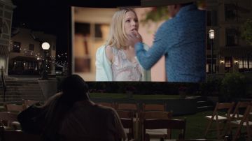 Camiseta sin mangas estampada en seda Joie de Eleanor Shellstrop (Kristen Bell) en The Good Place S03E12