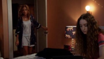 Topshop Stripe Pajama Shorts usados por Lena (Jenna Fischer) en Splitting Up Together (S02E03)