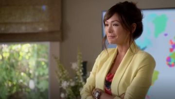 Fresque Ample Boyfriend Blazer porté par Camille (Lindsay Price) en divisant Ensemble (S02E07)