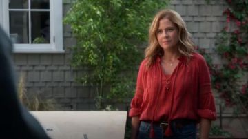 Veronica Beard Kalina Camiseta campesina de manga larga usada por Lena (Jenna Fischer) en Splitting Up Together (S02E07)