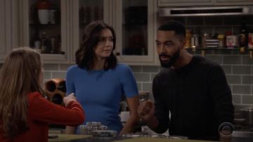 Helmut Lang Rib Knit Essential Blue Tee usado por Clem (Nina Dobrev) en Fam S01E03