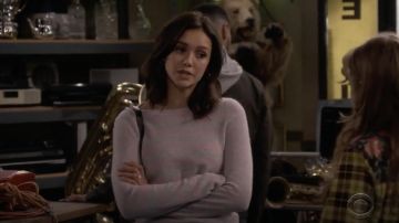 White & Warren Essential Cashmere Stripe Crewneck usado por Clem (Nina Dobrev) en Fam S01E03