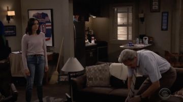 Cinturón de cuero Gucci usado por Clem (Nina Dobrev) en Fam S01E03