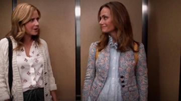 Blazer de estampado floral de personas libres usado por Maya (Diane Farr) en Splitting Up Together (S02E06)