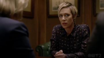 La chemise Equipment portée par Bonnie Winterbottom (Liza Weil) dans Murder S05E10