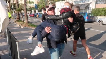 Les baskets Fila de Roxane (L'atelier de Roxane) dans sa vidéo YouTube ♡• DIRE OUI À TOUT PENDANT 24H ! | YES MAN CHALLENGE EN COUPLE •♡