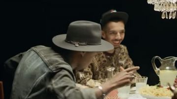 El sombrero Grey De Bornarel de Soprano en bigflo & Oli's Rap Video con Black M