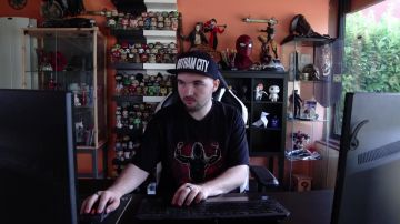 The Funko Pop of the Velociraptor in Jurassic Park Linksthesun in his video Naestro - Bella Ciao (ft. Maître Gims, Vitaa, Slimane and Dadju) (critical)