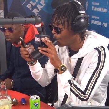 The sweatshirt zipped hooded white Project x Paris Koba LaD during his freestyle sur Skyrock on the account Instagram @hostylmedia