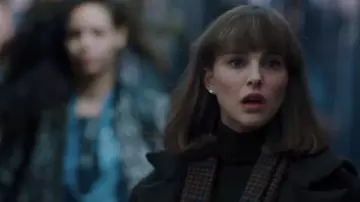 Les boucles d'oreilles pastilles en argent de Sam Turner (Natalie Portman) dans Ma vie avec John F. Donovan