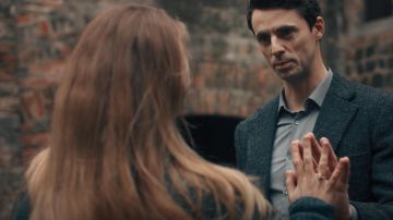 Ring worn by Diana Bishop (Teresa Palmer) in A Discovery of Witches S01E05