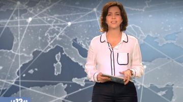 The white shirt with black stripes of Nathalie Renoux in The 12:45 to M6 of the 26/01/2019