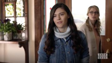 La chaqueta de mezclilla Loft que lleva Nia Nal (Nicole Maines) en Supergirl S04E11