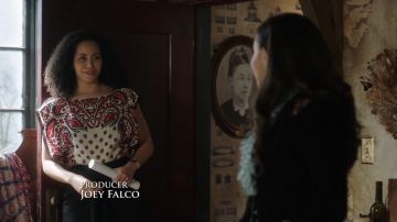 The top printed Red Valentino Macy Vaughn (Madeleine Mantock) in Charmed (S01E11)