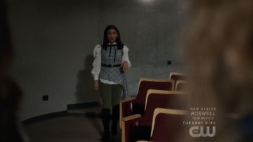 Effie's (Chrissie Fit) gris a cuadros superior bcBGMAXAZRIA en Charmed S01E11