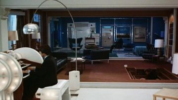 The Arco lamp in the living room of Paul McCartney in the movie Help ! The Beatles