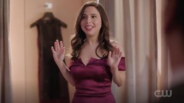 Karen Millen Purple Satin Bodycon Vestido usado por Maya (Esther Povitsky) en Crazy Ex-Girlfriend S04E11