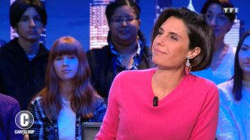 The earrings of Alessandra Sublet's in It is Canteloup the 28/01/2019