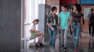 Mother Insider Studded Step-Hem Cropped Jeans usados por Andi Mack (Peyton Elizabeth Lee) en Andi Mack S03E09