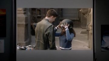 Rag & Bone/JEAN Dean Color-Block Mock-Neck Sweater usado por Izzy (Kayla Maisonet) en Speechless S03E12