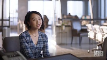 La blouse à carreaux Wilfred Free de Mackenzie (Jaymee Mak) dans Supergirl S04E11