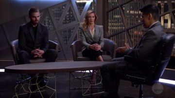 Jacket blazer gray Balmain worn by Laurel Lance (Katie Cassidy) in Arrow S07E11