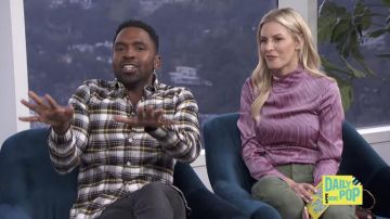 Ted Baker London Leynta Tie Neck Stripe Blusa usada por Morgan Stewart en E! Noticias - Daily Pop