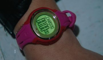 Reloj Timex rosa usado por Tree Gelbman (Jessica Rothe) en Happy Death Day