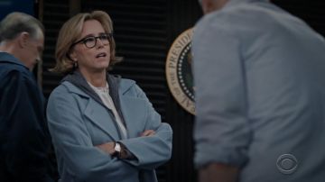 Max Mara Soldato poils de chameau, de l'envelopper manteau porté par Elizabeth McCord (Téa Leoni) Madame la Secrétaire d'S05E13